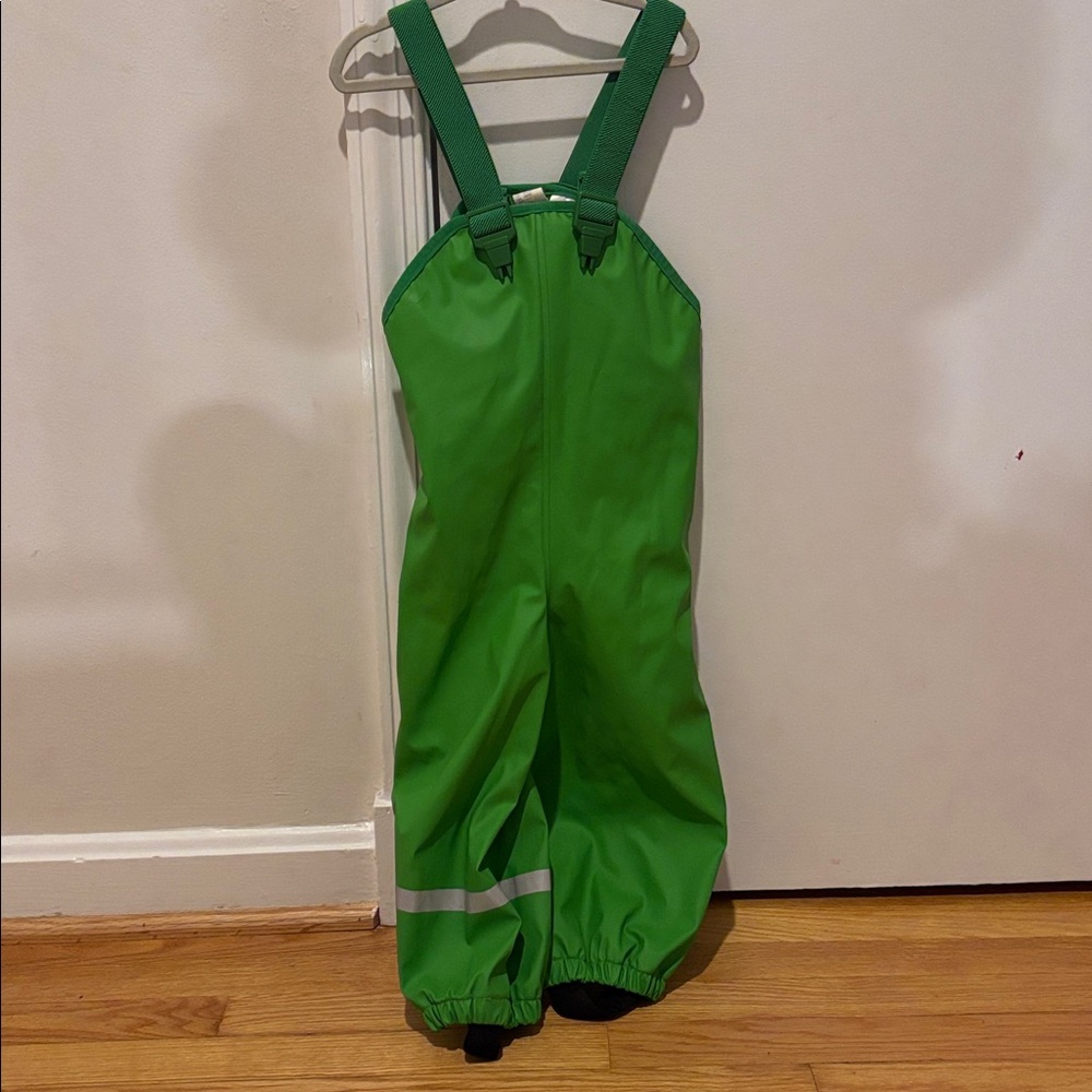 H&M Waterproof room to grow shell pants. Adjustable waist & suspenders 1-2 Years